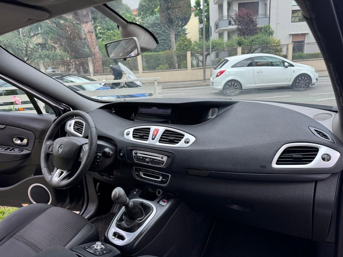 Renault Scenic E-Tech Electric 1.5 dCi 110CV Confort (15)