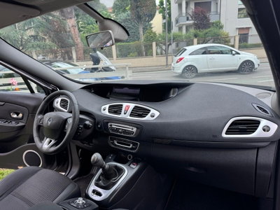Renault Scenic E-Tech Electric 1.5 dCi 110CV Confort (15)
