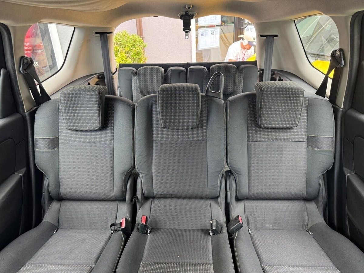Renault Scenic E-Tech Electric 1.5 dCi 110CV Confort (19)