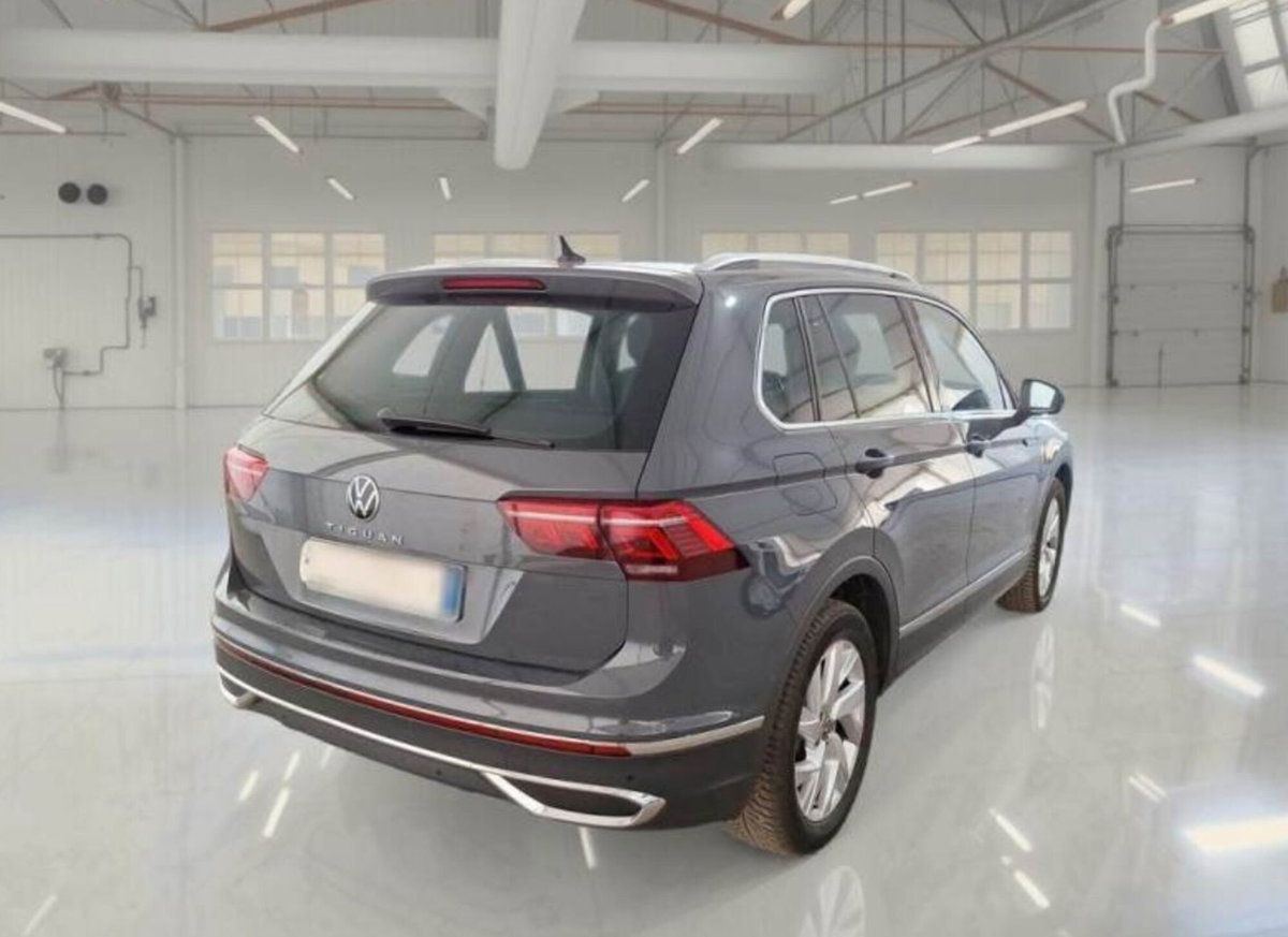 Volkswagen Tiguan 2.0 tdi Elegance 150cv dsg (4)