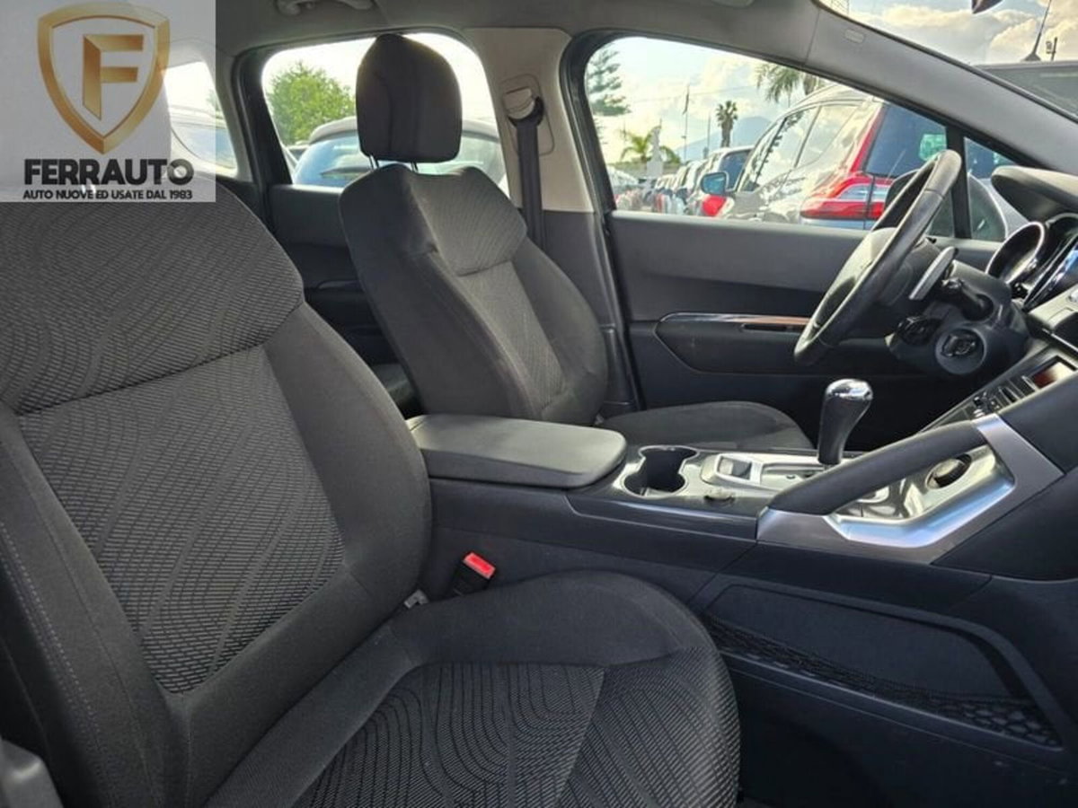 Peugeot 3008 1.6 HDi 110CV cambio robotizzato Premium (9)