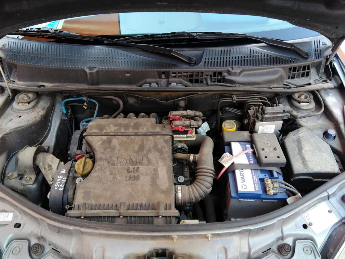 Lancia Ypsilon 16V Platino (12)