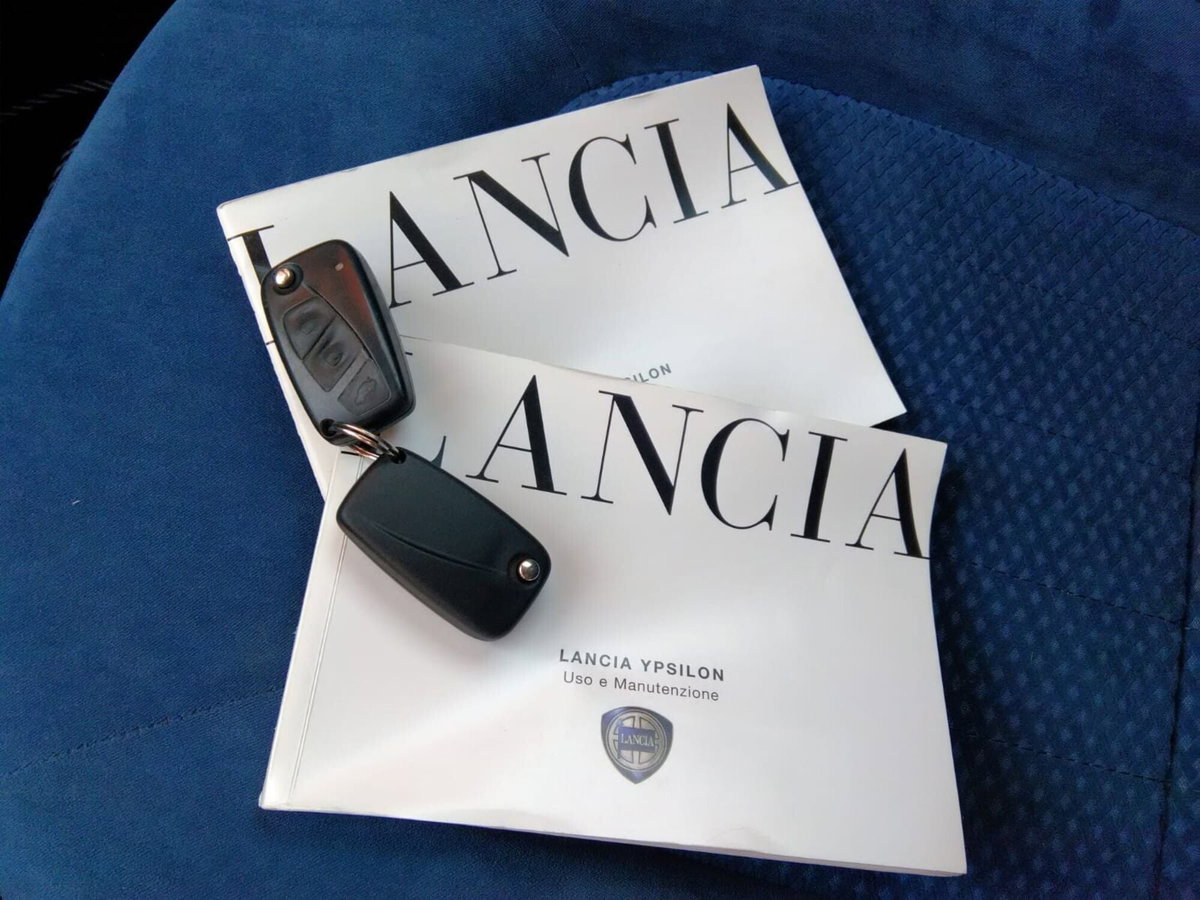 Lancia Ypsilon 16V Platino (13)