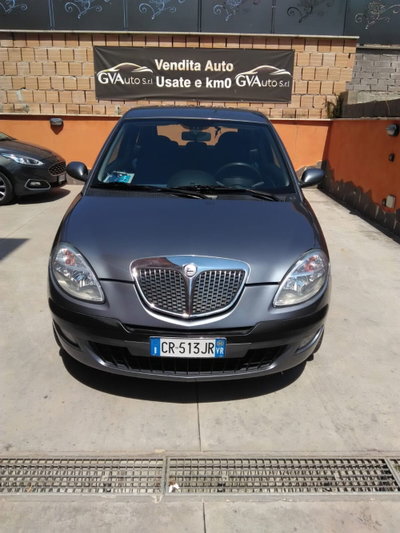 Lancia Ypsilon 16V Platino (2)