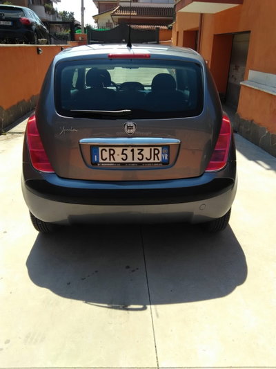 Lancia Ypsilon 16V Platino (5)