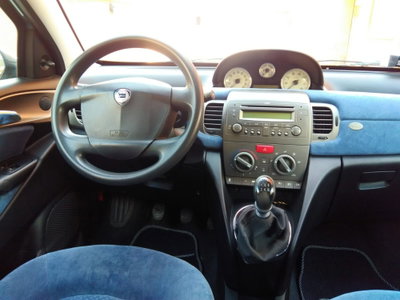 Lancia Ypsilon 16V Platino (7)