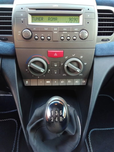 Lancia Ypsilon 16V Platino (9)