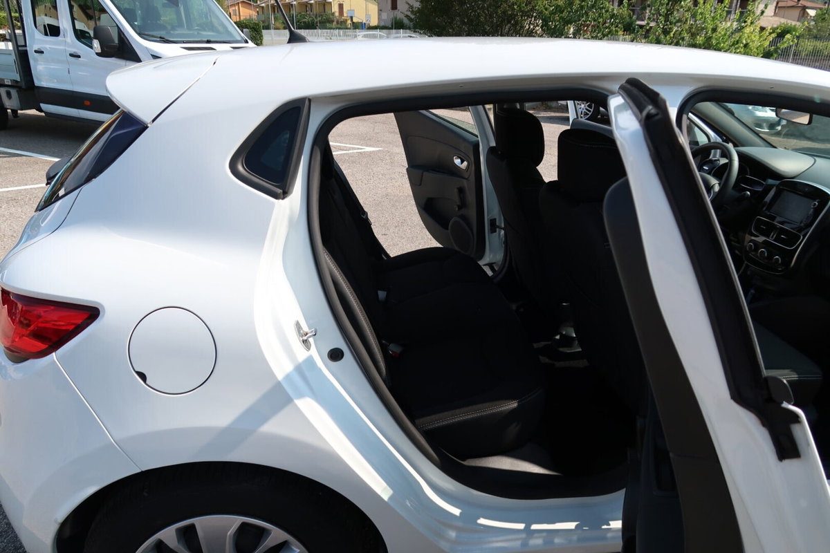 Renault Clio Blue dCi 85 CV 5 porte Zen (9)