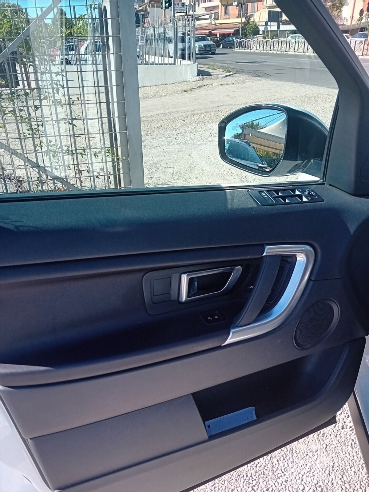 Land Rover Discovery Sport 2.0 TD4 150 CV SE (5)
