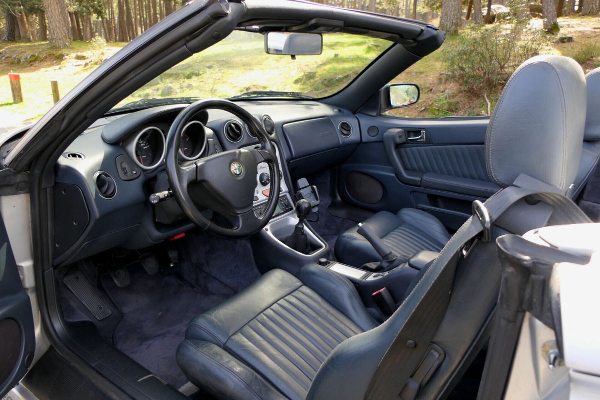 Alfa Romeo Spider 3.0i V6 24V cat L (11)