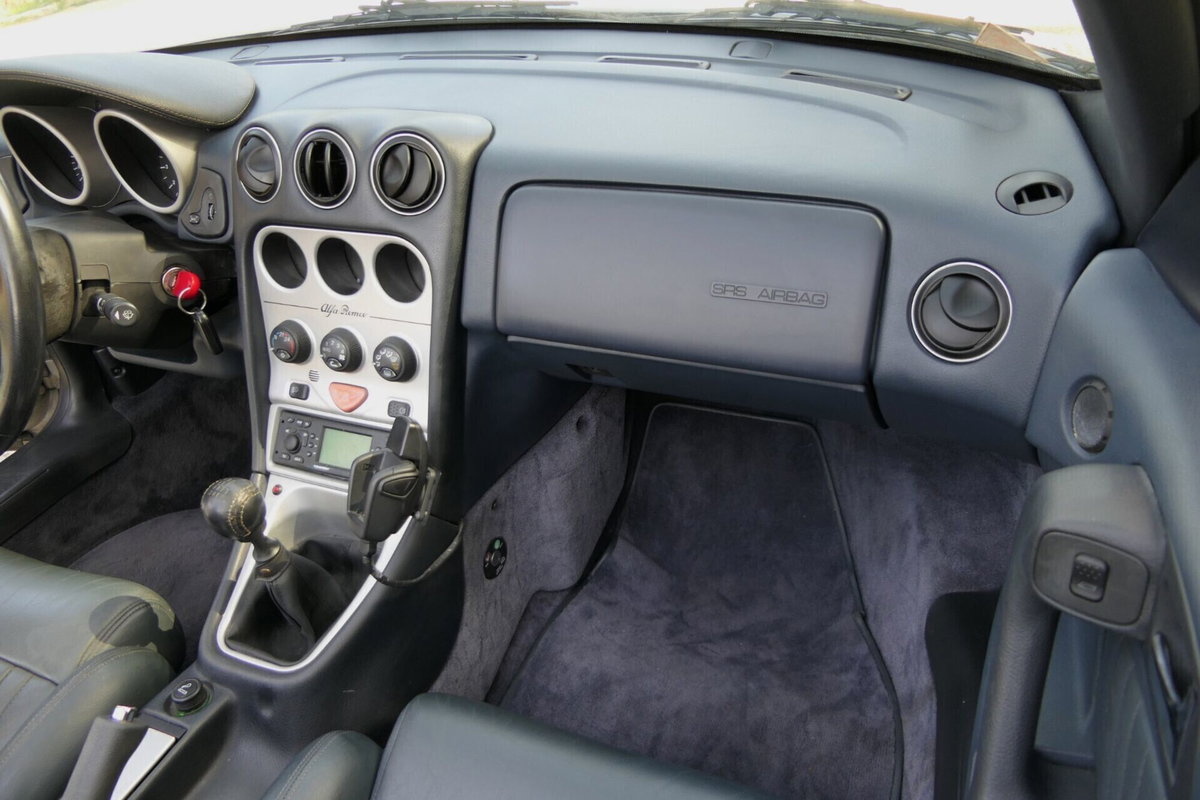 Alfa Romeo Spider 3.0i V6 24V cat L (15)