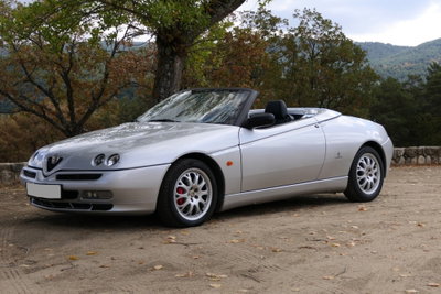 Alfa Romeo Spider 3.0i V6 24V cat L (2)