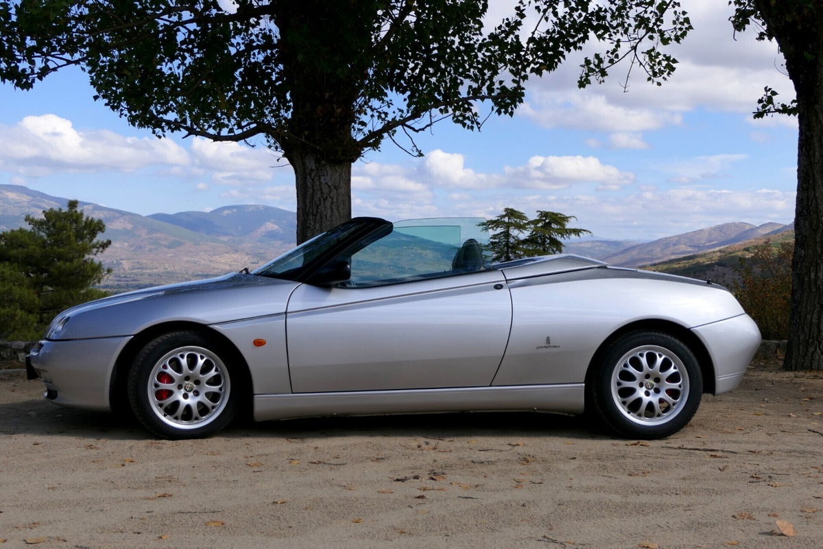 Alfa Romeo Spider 3.0i V6 24V cat L (5)