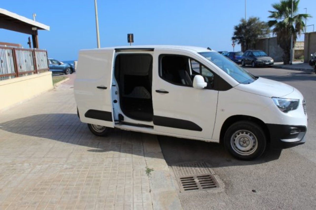 Opel Combo Furgone Cargo 1.5 Diesel 100CV PC 1000kg Edition (3)