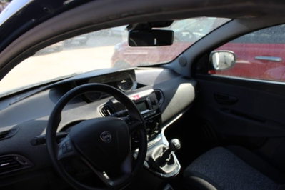Lancia Ypsilon 1.0 FireFly 5 porte S&S Hybrid Silver Plus (5)