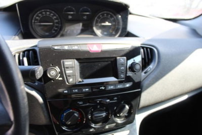 Lancia Ypsilon 1.0 FireFly 5 porte S&S Hybrid Silver Plus (8)