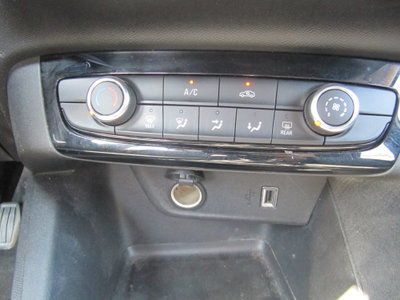 Opel Corsa 1.5 D 100 CV Edition (9)
