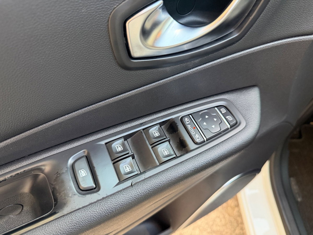 Renault Captur dCi 8V 90 CV EDC Start&Stop Energy Intens (13)
