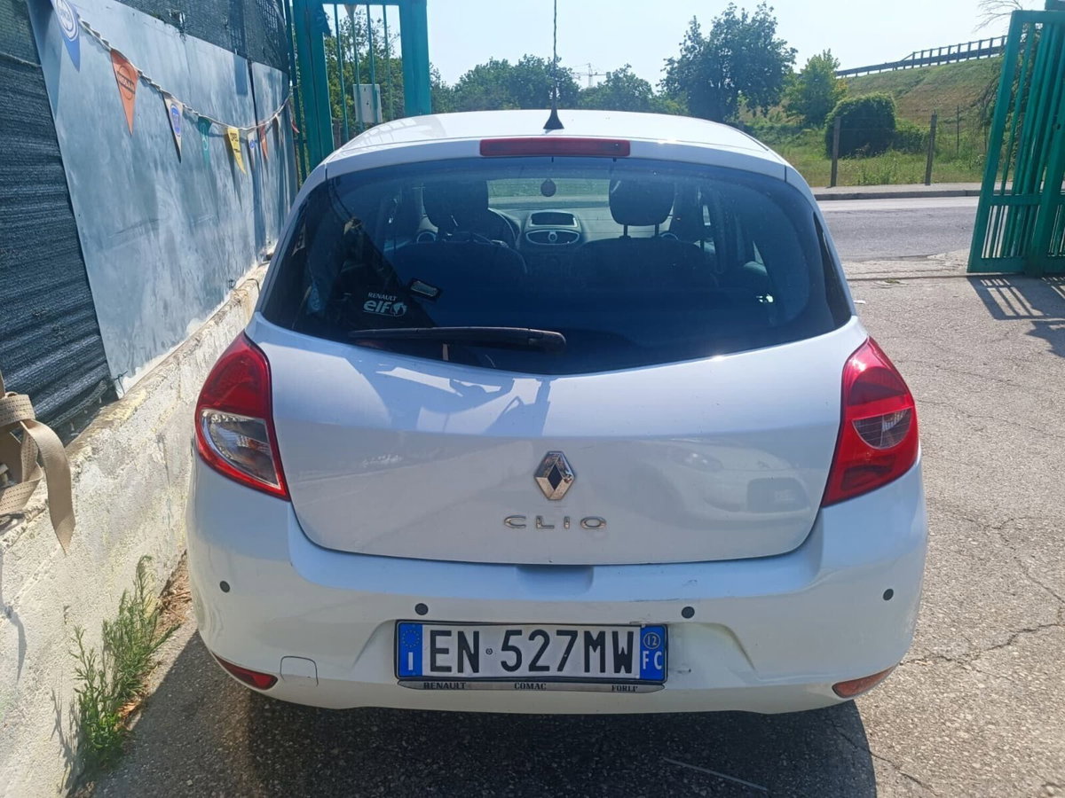 Renault Clio 1.2 16V 5 porte GPL (2)