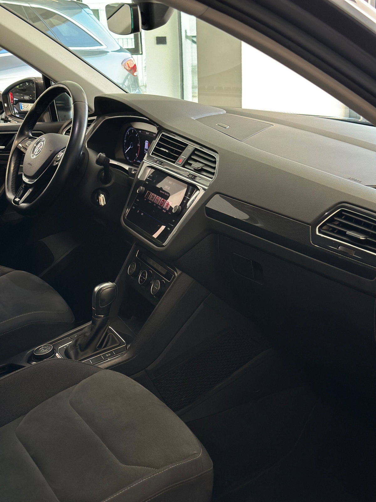 Volkswagen Tiguan 2.0 TDI 190 CV SCR DSG 4MOTION Executive BMT (11)