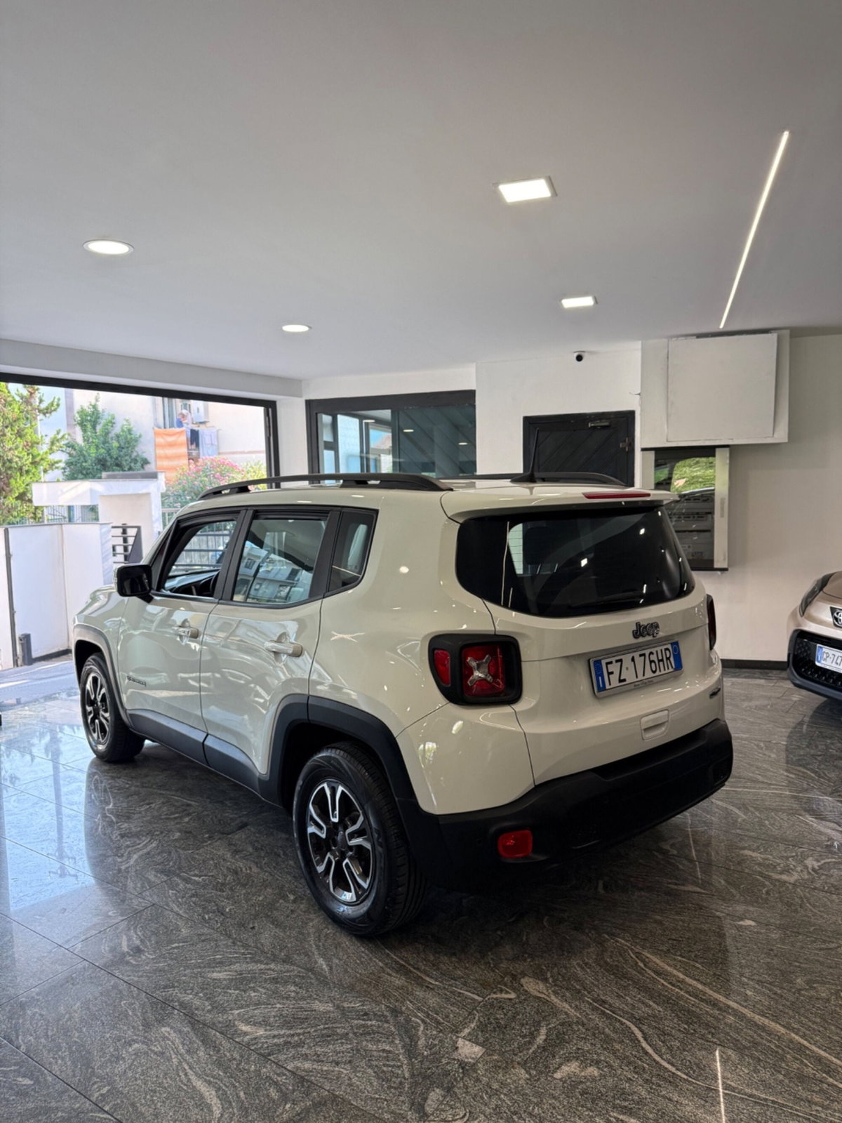 Jeep Renegade 1.6 Mjt 120 CV Longitude (6)