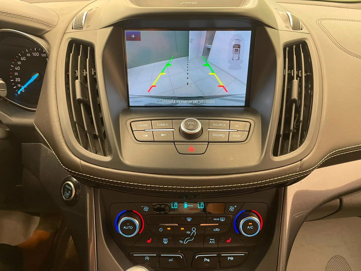 Ford Kuga 2.0 TDCI 150 CV S&S 2WD Vignale (14)