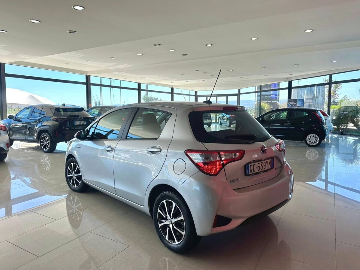 Toyota Yaris Cross 1.5h GR Sport Black Sky fwd 116cv e-cvt (2)