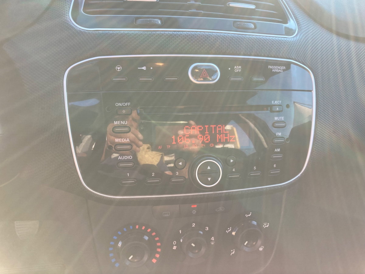 Fiat Punto 1.2 8V 5 porte Street (8)