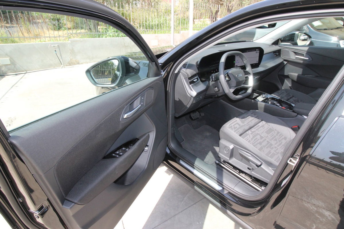 Audi Q3 Sportback 2.0 tdi Business 150cv s-tronic (16)