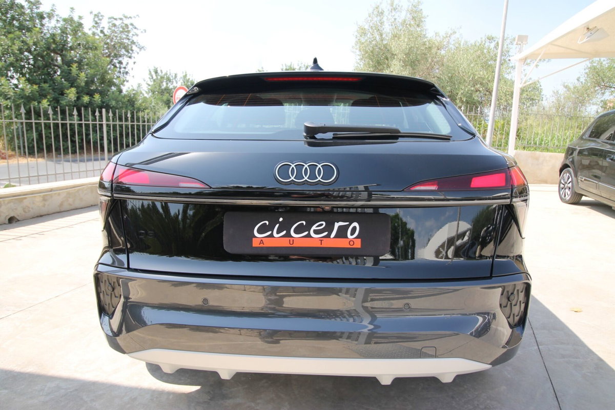 Audi Q3 Sportback 2.0 tdi Business 150cv s-tronic (5)