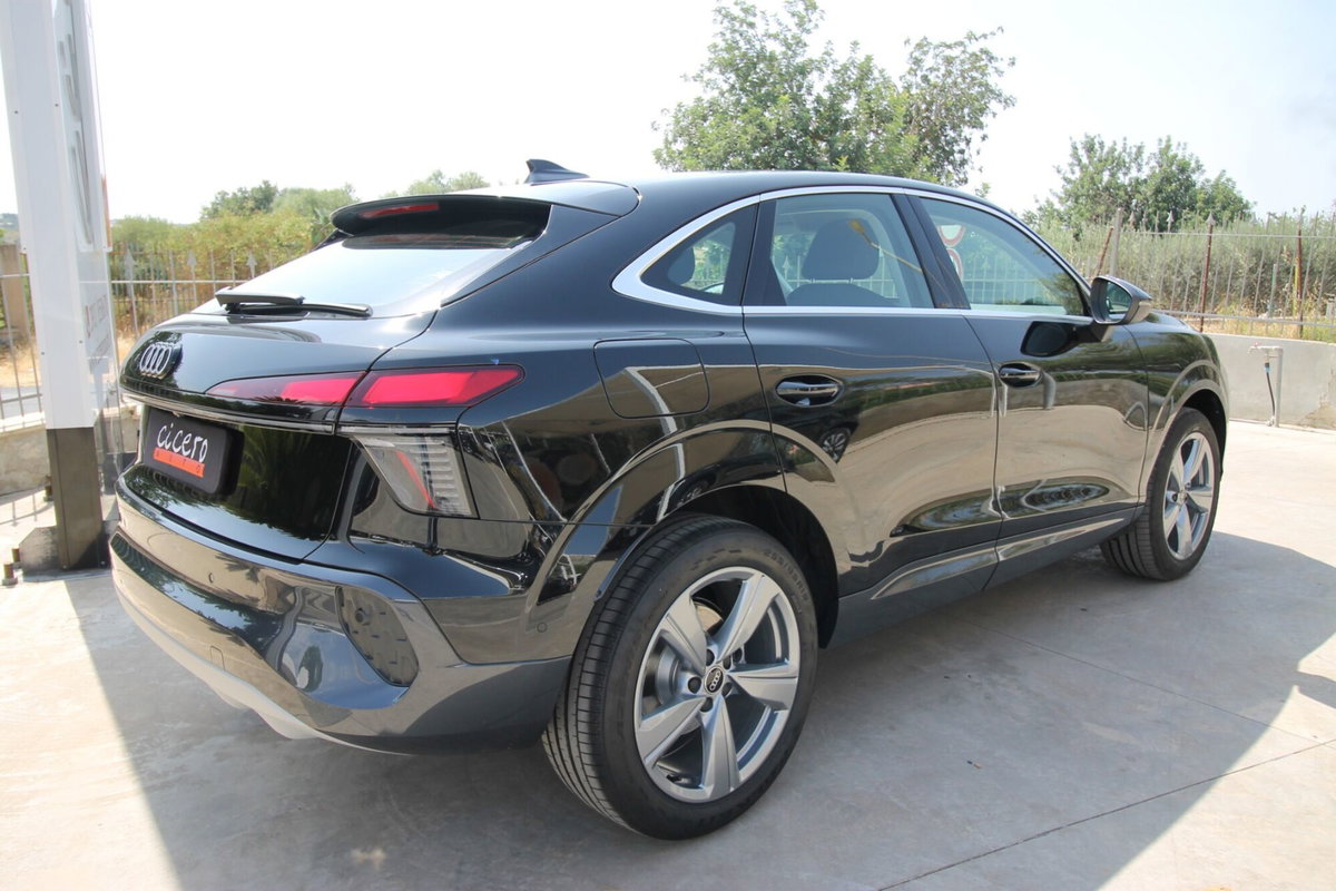 Audi Q3 Sportback 2.0 tdi Business 150cv s-tronic (6)