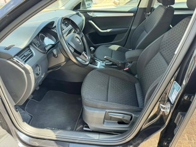 Skoda Octavia Station Wagon 1.6 TDI CR 115 CV Wagon Executive (9)