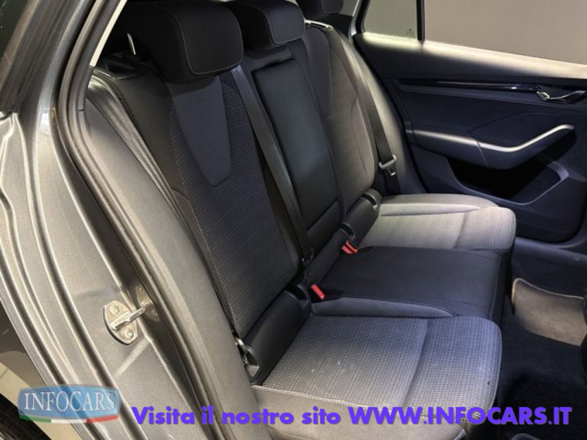 Skoda Octavia Station Wagon 2.0 TDI EVO SCR DSG Wagon Ambition (8)