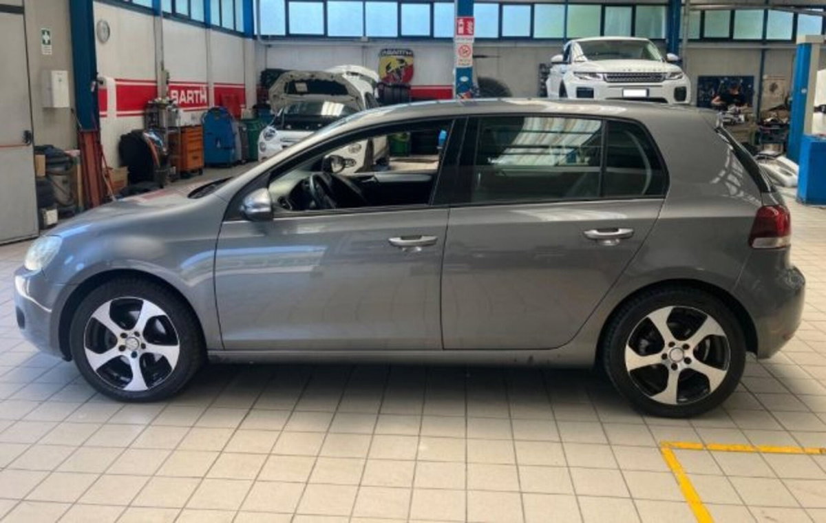 Volkswagen Golf 2.0 TDI 140CV DPF DSG 5p. Highline (3)