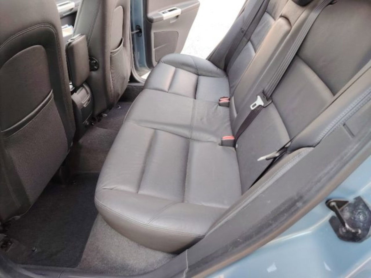 Volvo S40 2.0 Summum (8)