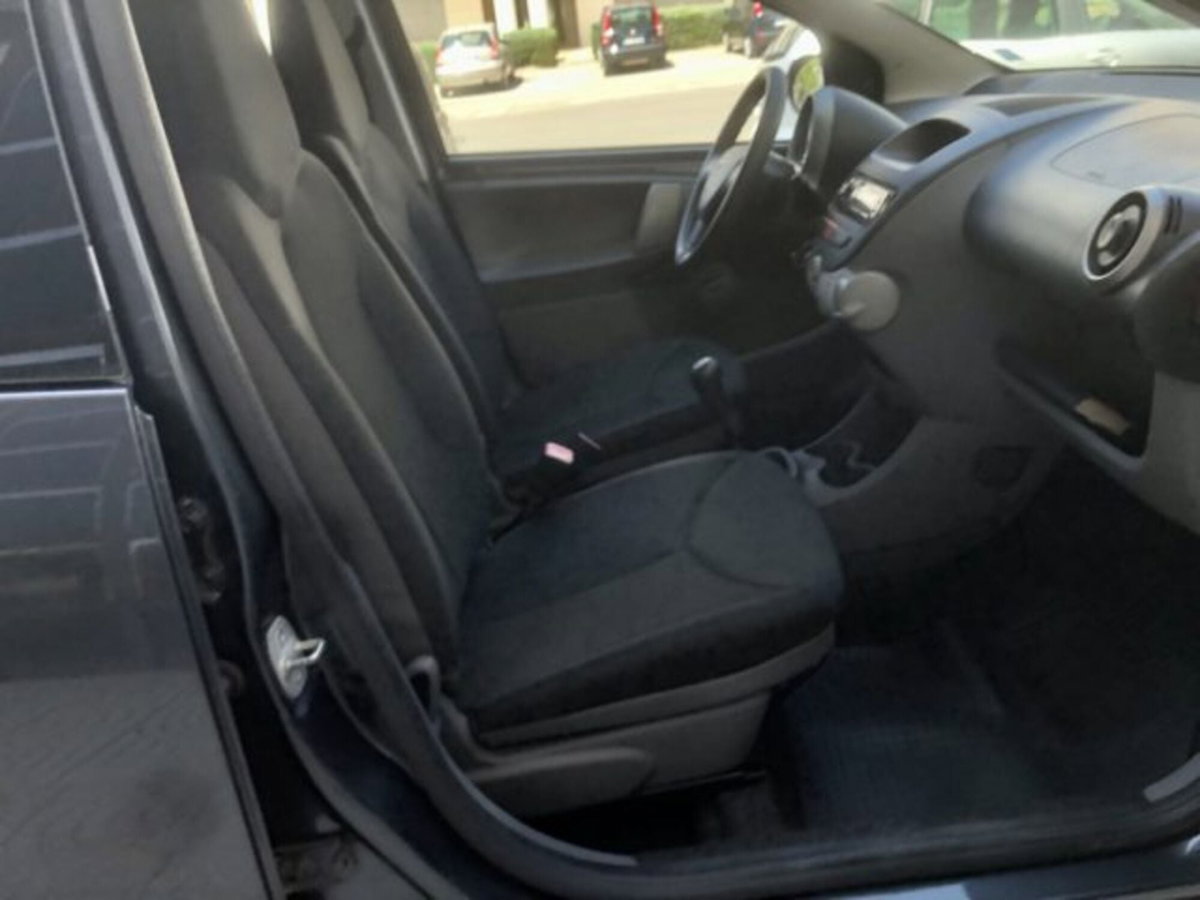 Toyota Aygo 1.0 12V VVT-i 5 porte (11)