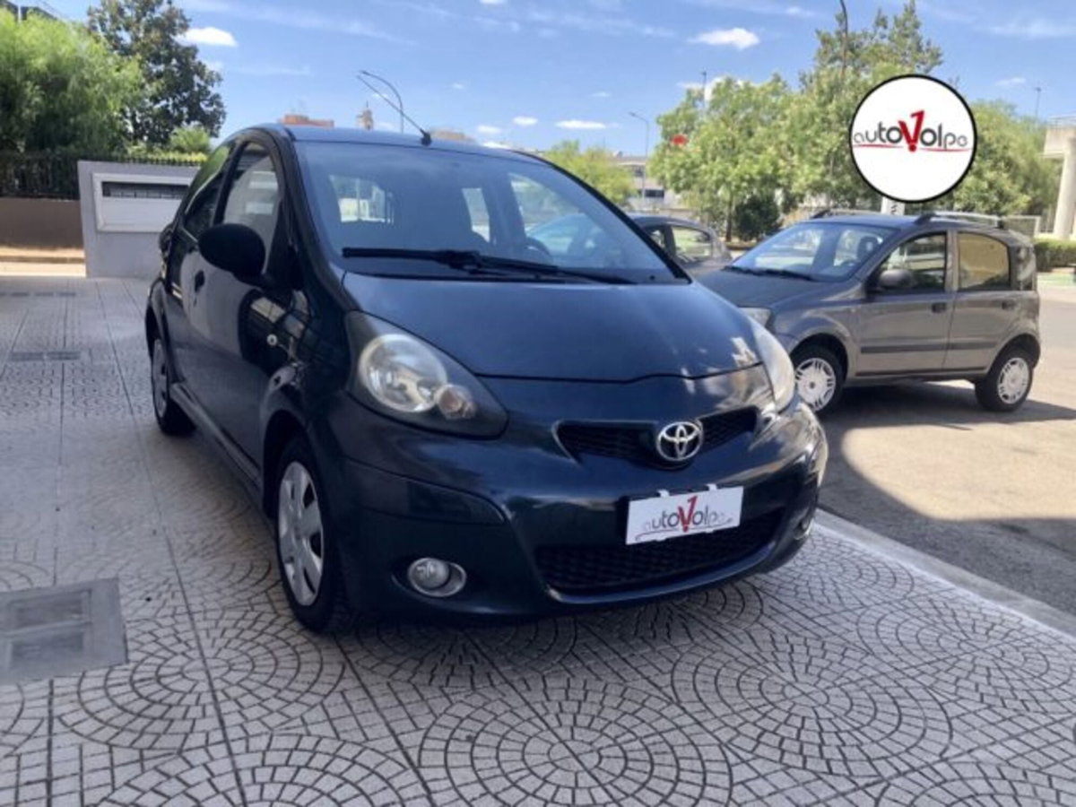 Toyota Aygo 1.0 12V VVT-i 5 porte (2)