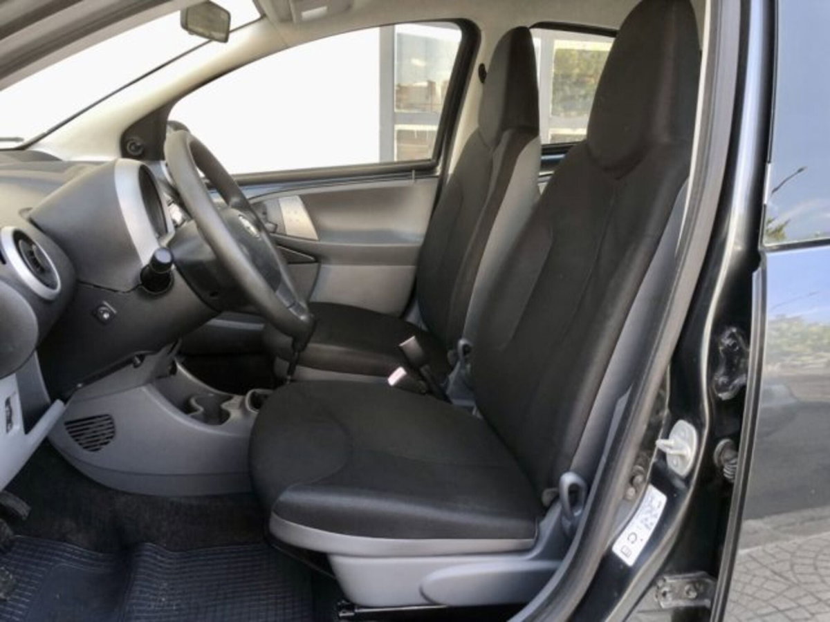 Toyota Aygo 1.0 12V VVT-i 5 porte (7)