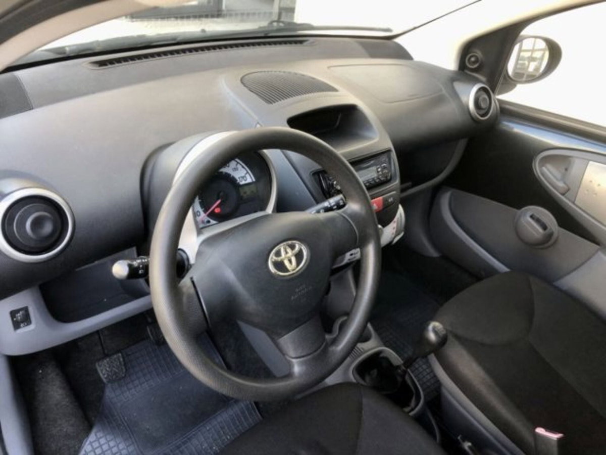 Toyota Aygo 1.0 12V VVT-i 5 porte (8)