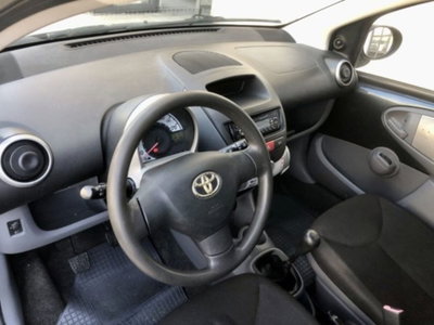 Toyota Aygo 1.0 12V VVT-i 5 porte (8)