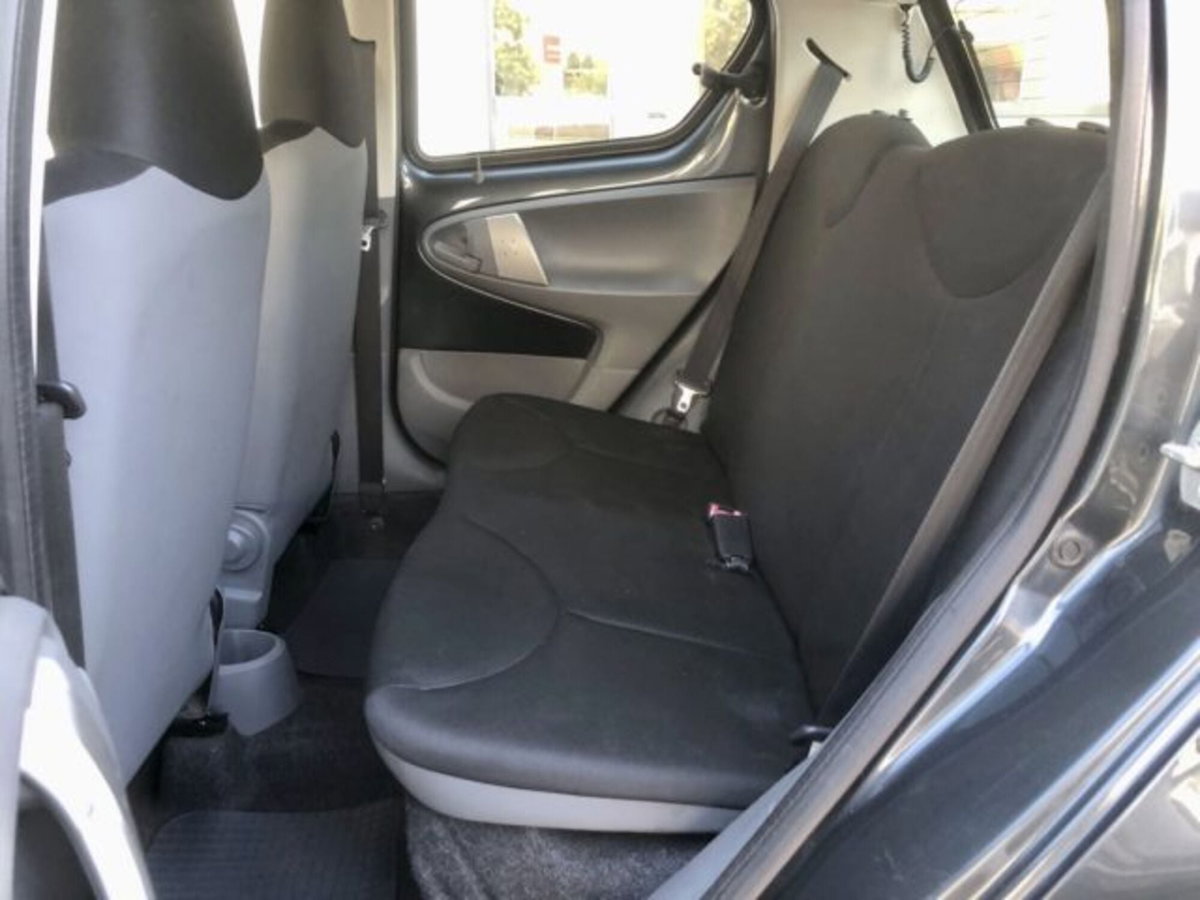 Toyota Aygo 1.0 12V VVT-i 5 porte (9)
