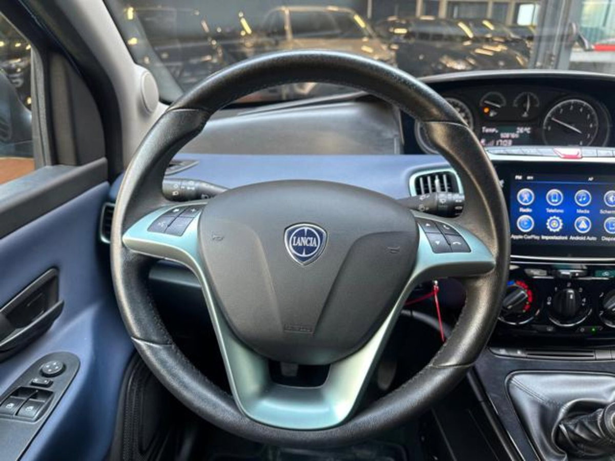 Lancia Ypsilon 1.2 69 CV 5 porte GPL Ecochic Alberta Ferretti (11)