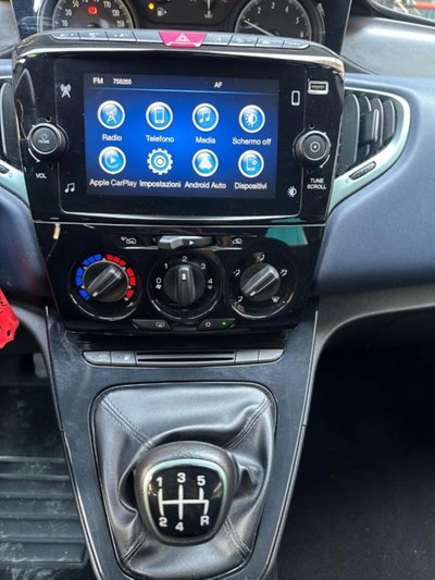 Lancia Ypsilon 1.2 69 CV 5 porte GPL Ecochic Alberta Ferretti (13)
