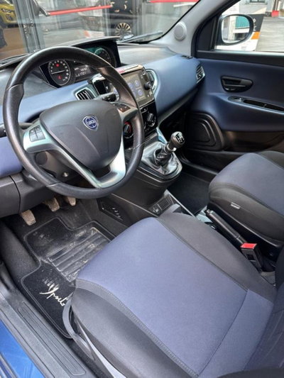 Lancia Ypsilon 1.2 69 CV 5 porte GPL Ecochic Alberta Ferretti (8)