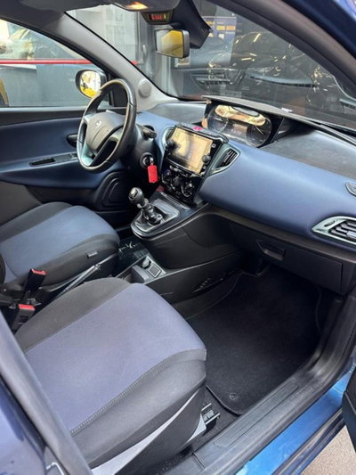 Lancia Ypsilon 1.2 69 CV 5 porte GPL Ecochic Alberta Ferretti (9)