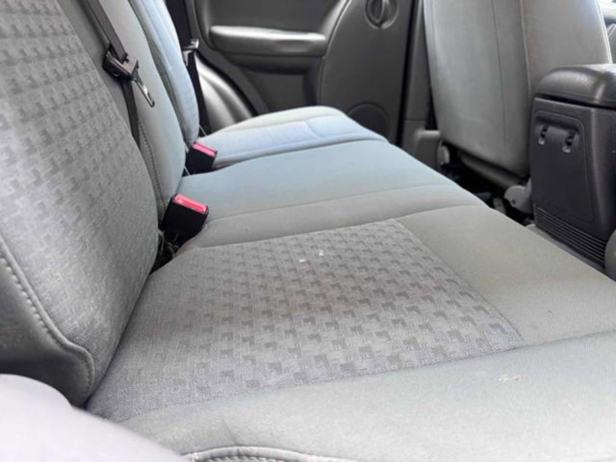 Jeep Cherokee 2.8 CRD Sport (12)