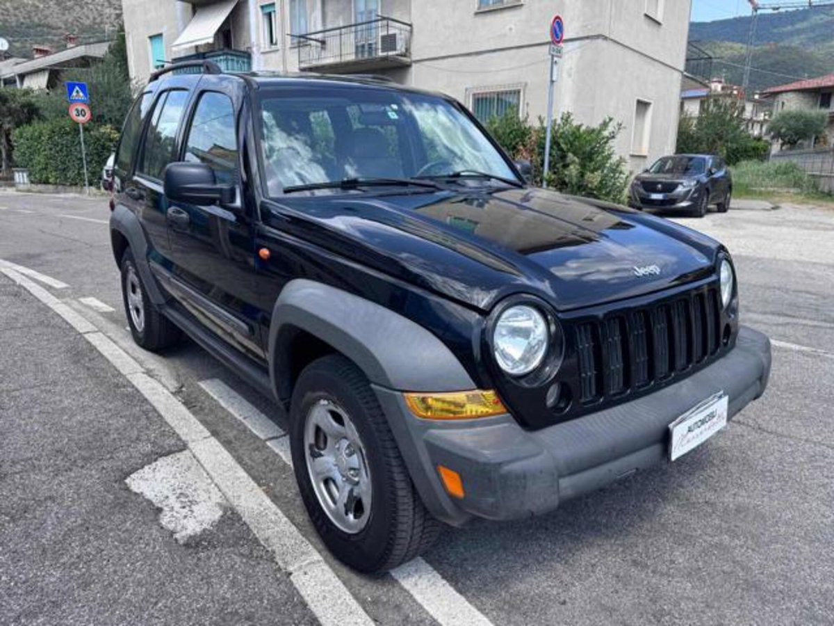 Jeep Cherokee 2.8 CRD Sport (3)