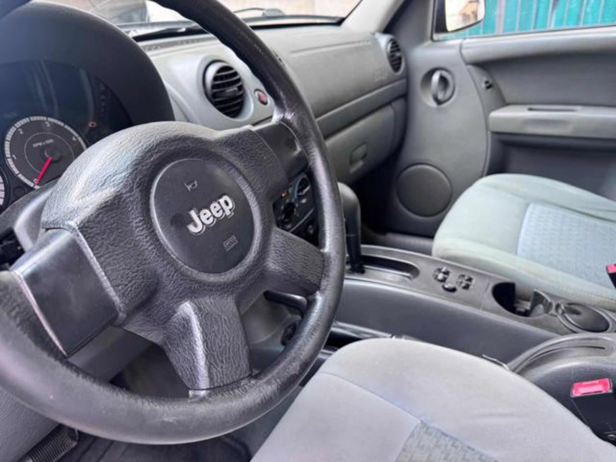Jeep Cherokee 2.8 CRD Sport (8)