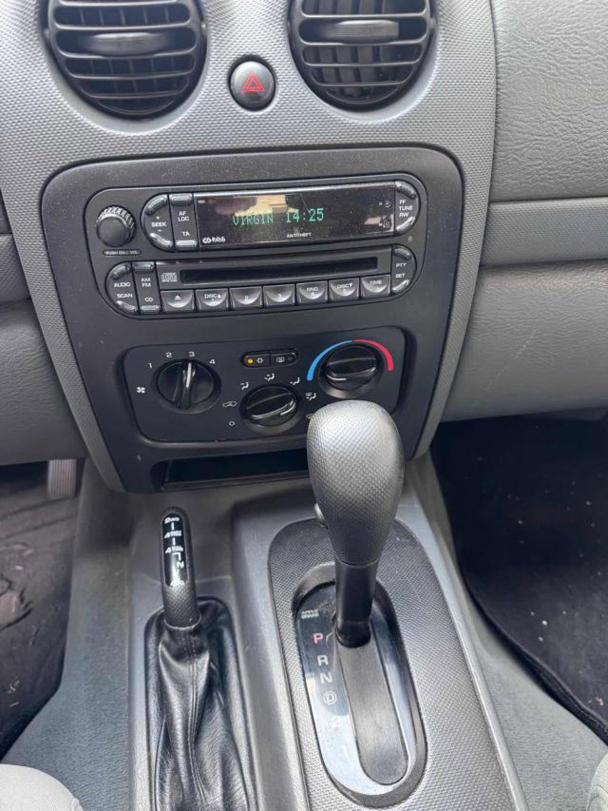 Jeep Cherokee 2.8 CRD Sport (9)