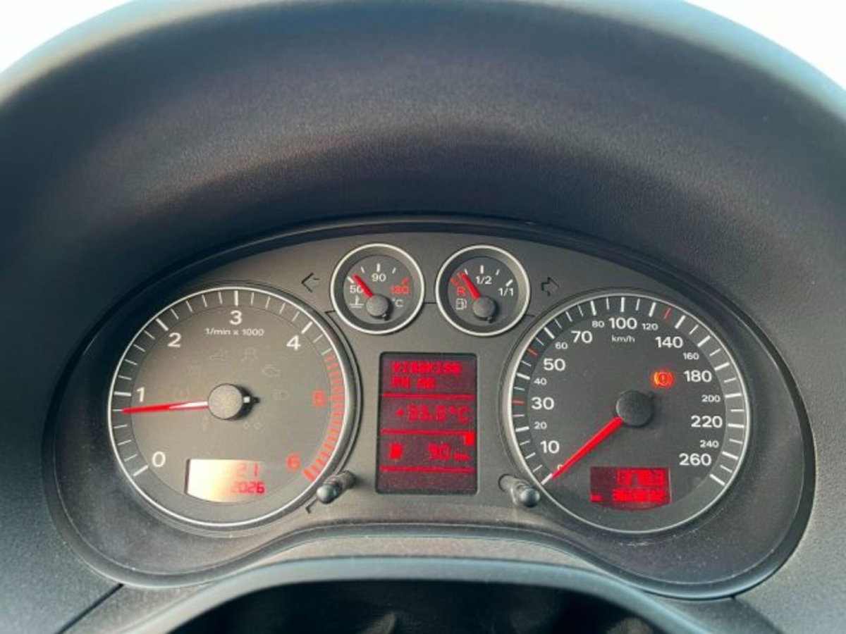 Audi A3 2.0 TDI 170 CV F.AP. Ambiente (15)